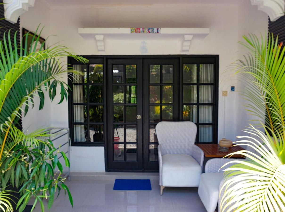 Wisma Pulau Merah Pasanggaran Exterior photo